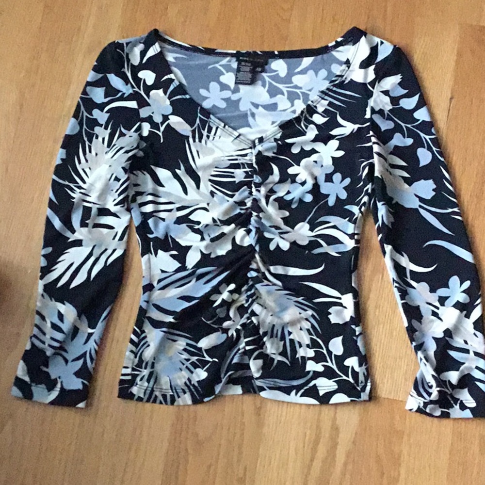 BCBG MaxAzria v neck shirt with ruching in center, size XS, navy with flowers